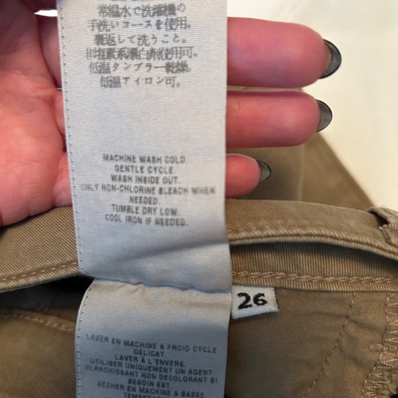 Guess brand capris - Picture 5 of 5